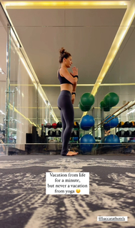 Liberte Chan feet photo thumbnail