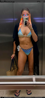 Liberte Chan feet photo thumbnail