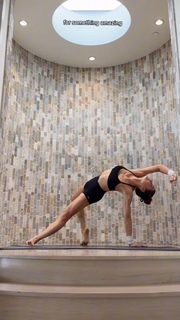 Liberte Chan feet photo thumbnail