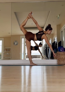 Liberte Chan feet photo thumbnail