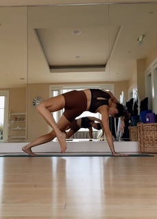 Liberte Chan feet photo thumbnail