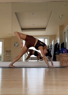 Liberte Chan feet photo thumbnail