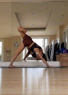 Liberte Chan feet photo thumbnail