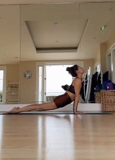 Liberte Chan feet photo thumbnail