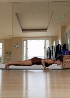 Liberte Chan feet photo thumbnail