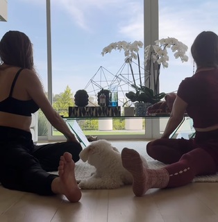 Liberte Chan feet photo thumbnail