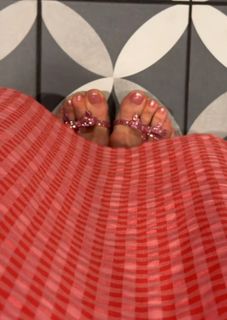 Liberte Chan feet photo thumbnail