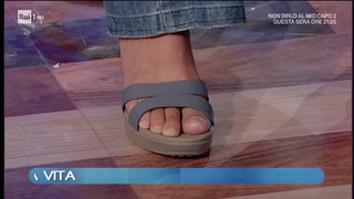 Licia Colò feet photo 3
