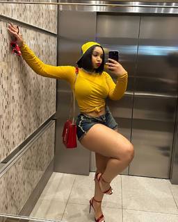 LightSkinKeisha feet photo 15