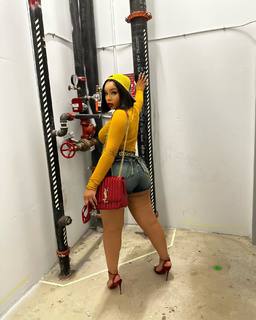 LightSkinKeisha feet photo 14