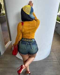LightSkinKeisha feet photo 13