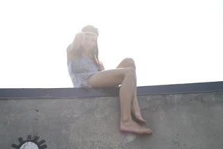 Lights feet photo thumbnail