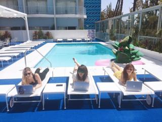 Lights feet photo thumbnail