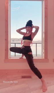 Lights feet photo thumbnail