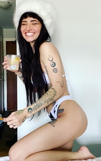 Lights feet photo thumbnail