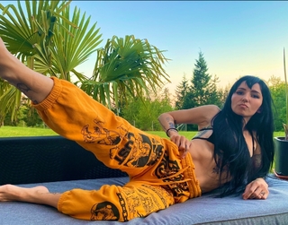 Lights feet photo thumbnail