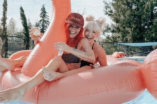 Lights feet photo thumbnail