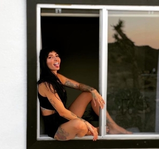 Lights feet photo thumbnail