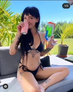 Lights feet photo thumbnail