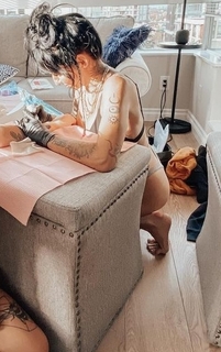 Lights feet photo thumbnail