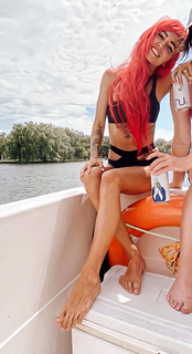 Lights feet photo thumbnail