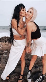 Lights feet photo thumbnail