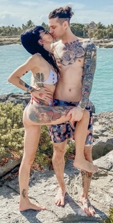 Lights feet photo thumbnail