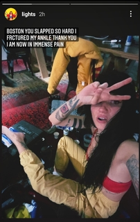 Lights feet photo thumbnail