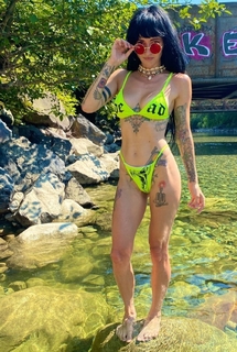 Lights feet photo thumbnail