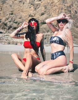 Lights feet photo thumbnail