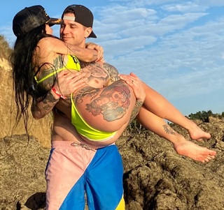 Lights feet photo thumbnail