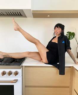 Lights feet photo thumbnail