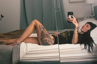 Lights feet photo thumbnail