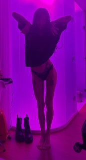 Lights feet photo thumbnail