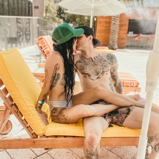 Lights feet photo thumbnail