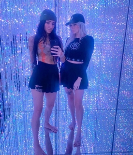 Lights feet photo thumbnail