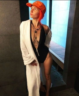 Lights feet photo thumbnail