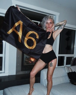 Lights feet photo thumbnail