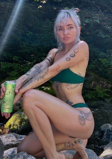 Lights feet photo thumbnail