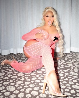 Lil' Kim feet photo thumbnail