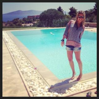 Lila Kountourioti feet photo thumbnail