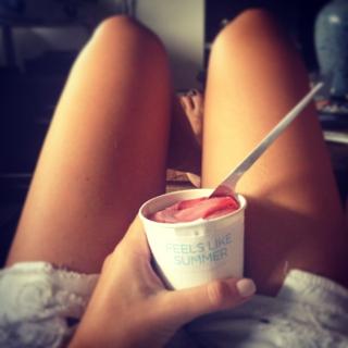 Lila Kountourioti feet photo thumbnail