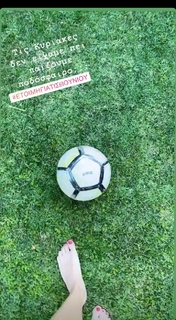 Lila Kountourioti feet photo thumbnail