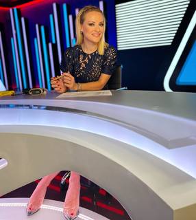 Lila Kountourioti feet photo thumbnail