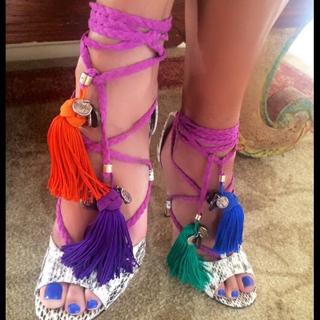 Lili Estefan feet photo thumbnail
