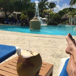 Lili Estefan feet photo thumbnail