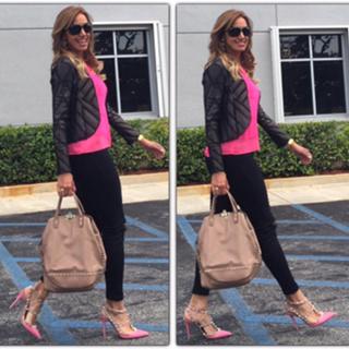 Lili Estefan feet photo thumbnail