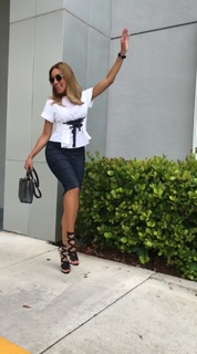 Lili Estefan feet photo thumbnail