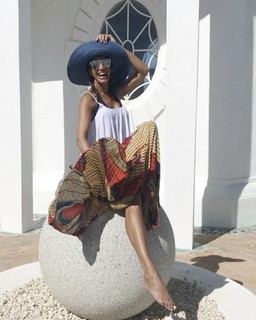 Lili Estefan feet photo thumbnail