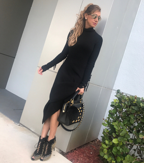 Lili Estefan feet photo thumbnail